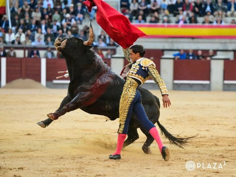 Paco Ureña deja una tarde de entrega y matices frente al lote con más opciones de Fuente Ymbro