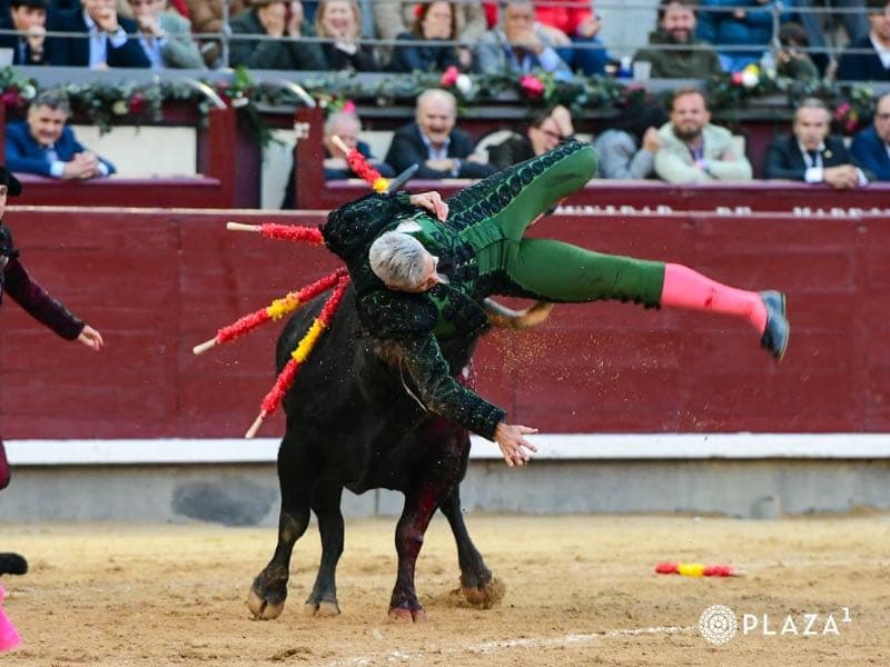 Curro Javier: “El toro me prendió por debajo del brazo y ya no pude escapar”