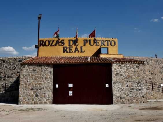 Las Rozas de Puerto Real, con carteles para feria de San Juan Bautista